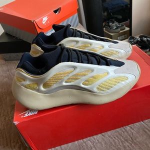 Yeezy 700v3